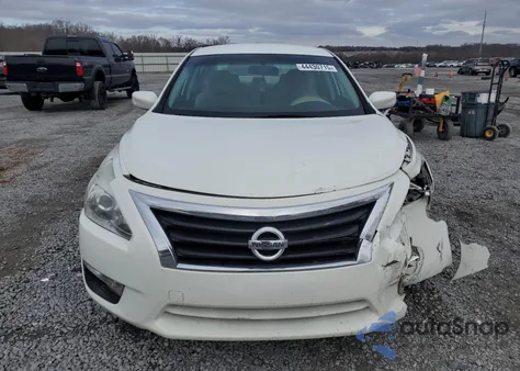 2015 Nissan Altima 2.5 z USA, uszkodzony, nr VIN 1N4AL3AP9FN921966